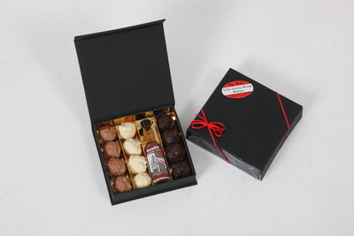 Geschenkdoos stroopwafel-chocolade truffels en stroopwafel likeur